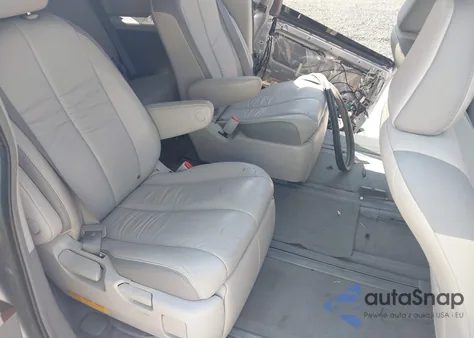 2011 Toyota Sienna Limited z USA, uszkodzony, nr VIN 5TDDK3DC9BS008275